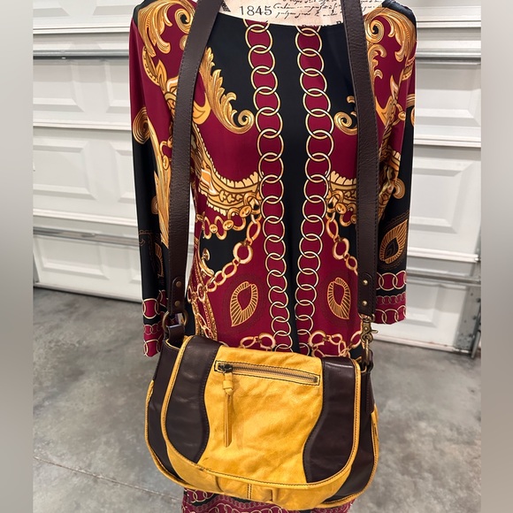 Kate Landry Handbags - KATE LANDRY MUSTARD YELLOW/ BROWN 100% COW LEATHER
SADDLE BAG💛🤎